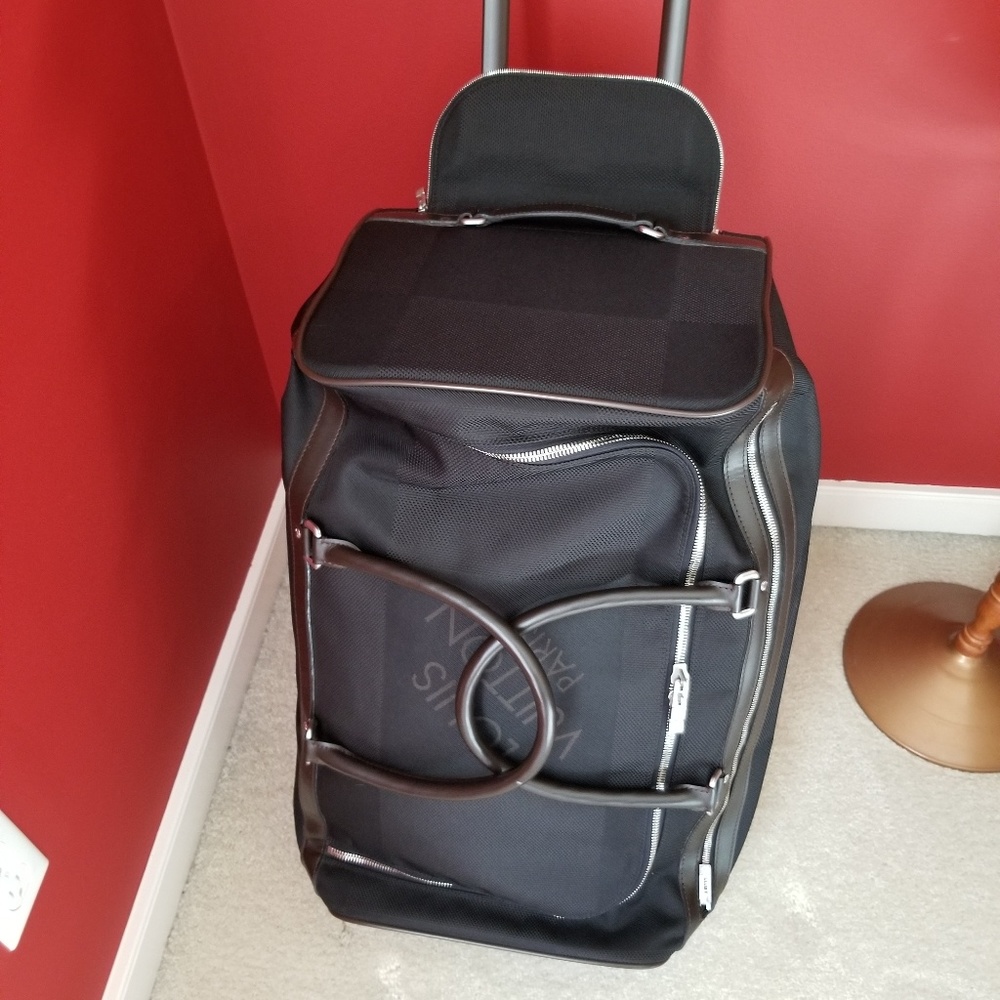 Authentic Luis Vuitton Eole 60